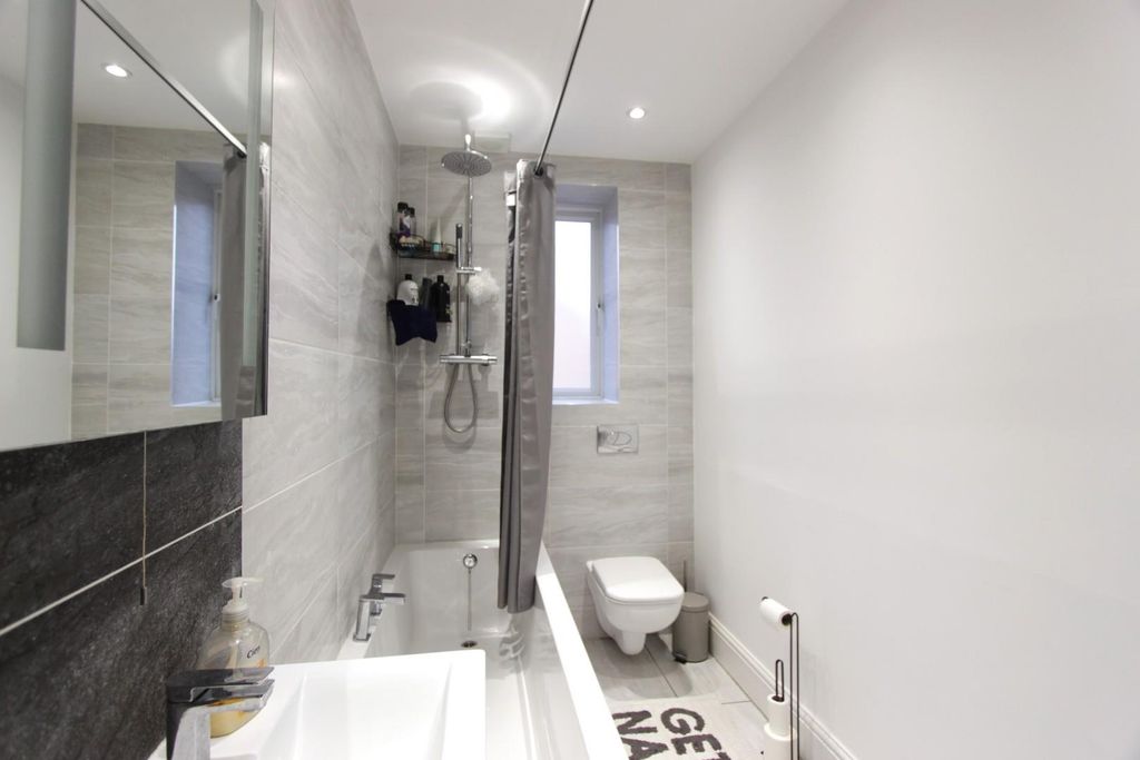 Property photo 2 of 12 5. Bathroom .Jpg