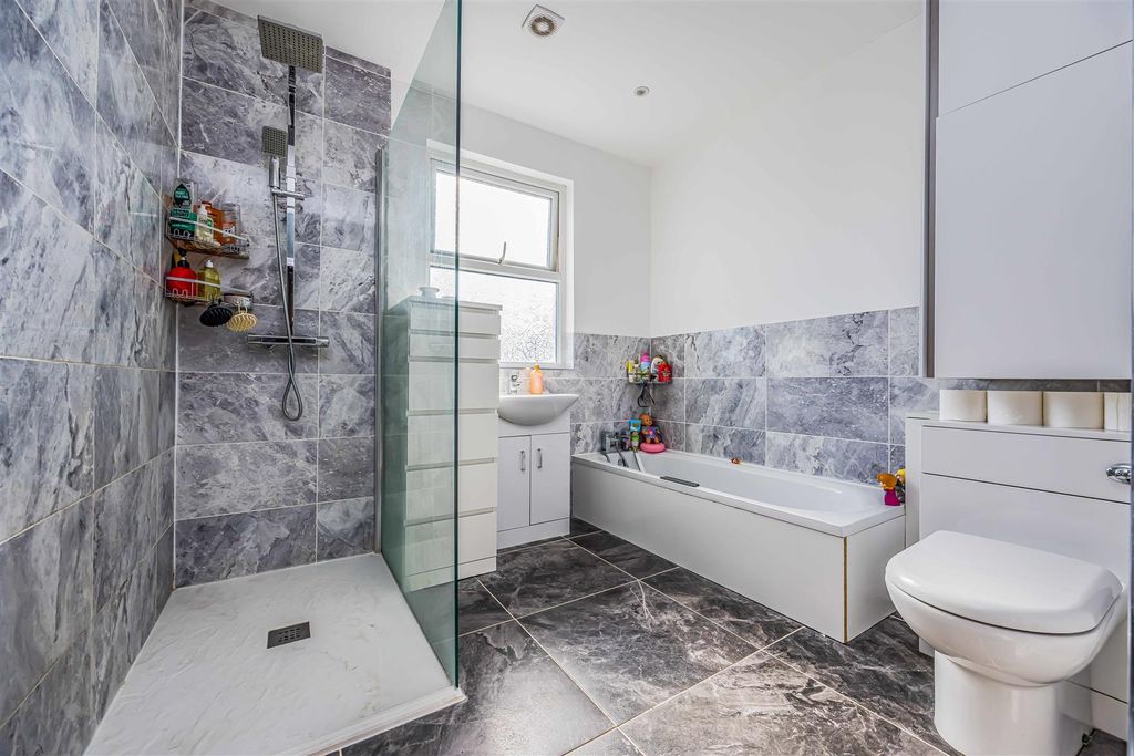 Property photo 3 of 19 54 Folkestone Road, Portsmouth-Small-Porticomarket
