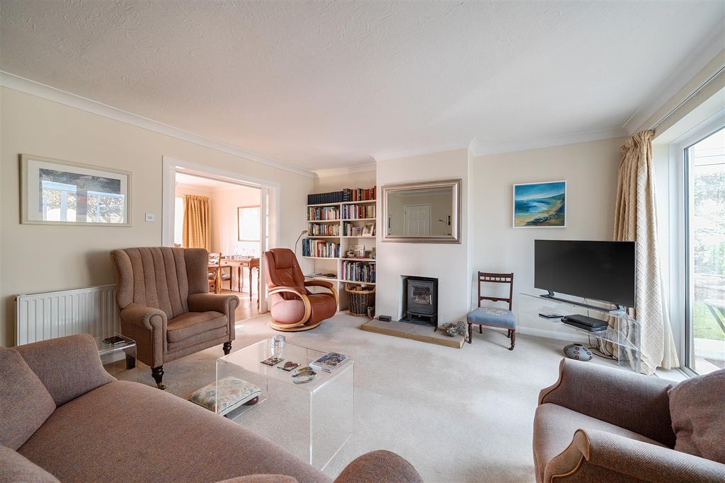 Property photo 3 of 18 1373527-30-6909Fb092B247.Jpg