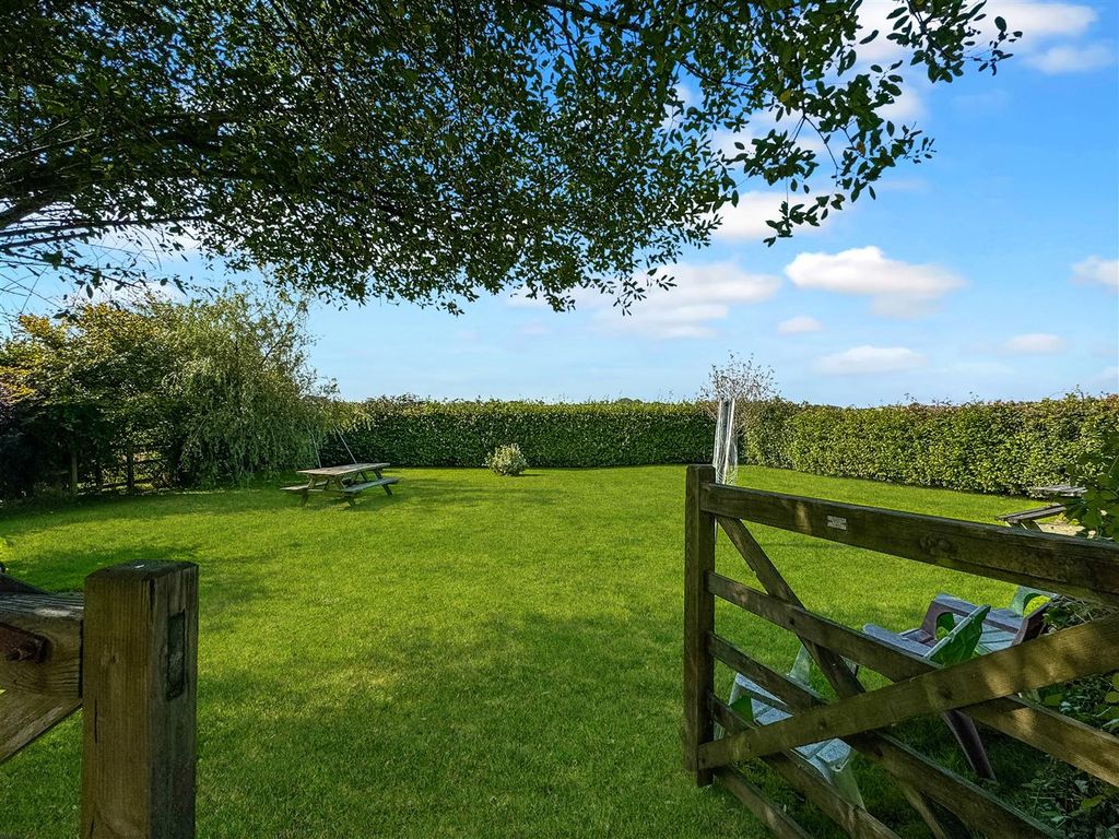 Property photo 2 of 23 3Fb8c347A148c3E7c4570410314Dff1d86690Dd5.Jpg