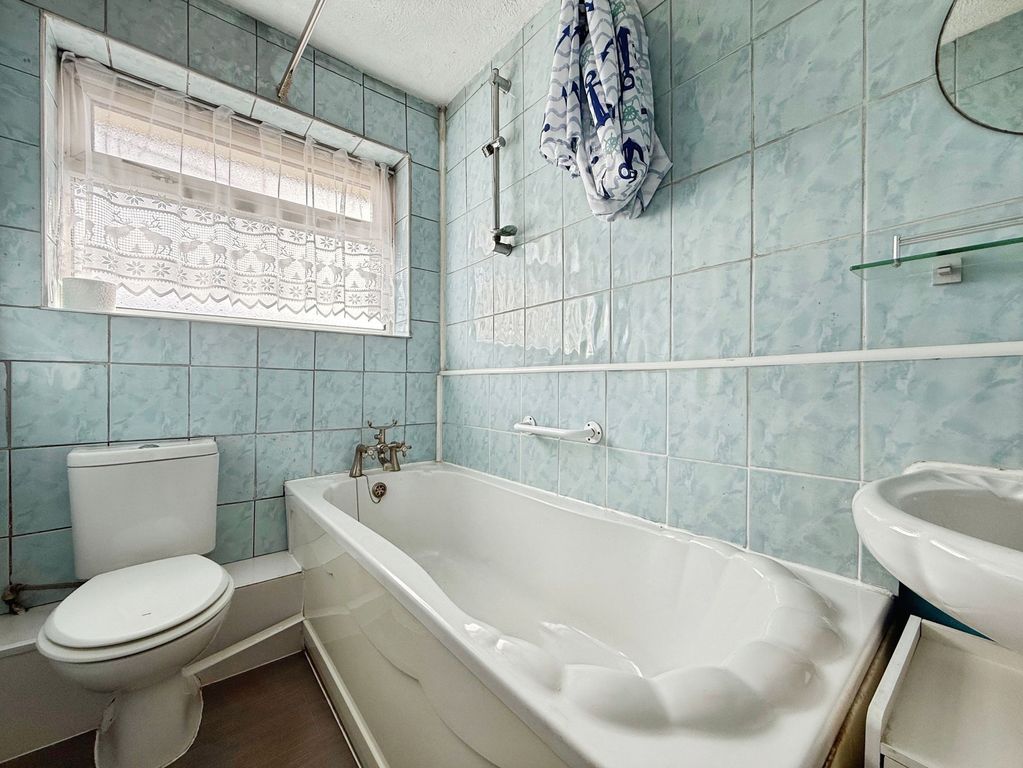 Property photo 3 of 12 Bathroom