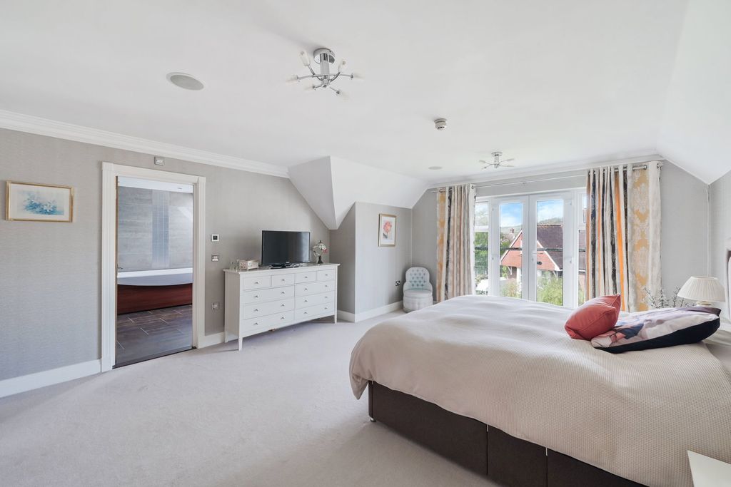 Additional image 16 of 3 bed flat for saleValley Court, Reigate RH2