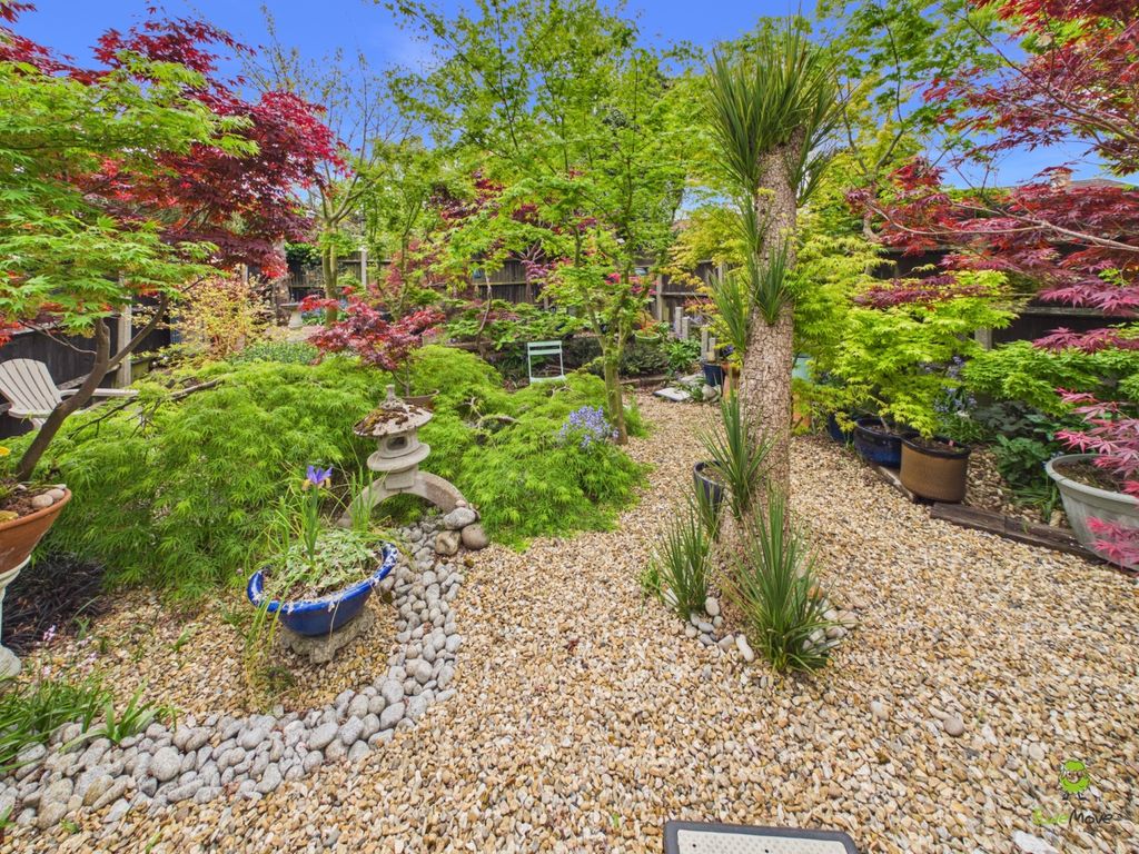 Property photo 2 of 6 Presented By Nicoleta At Ewemove Bexleyheath And