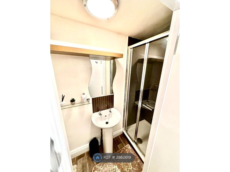 Property photo 3 of 9 Room 1