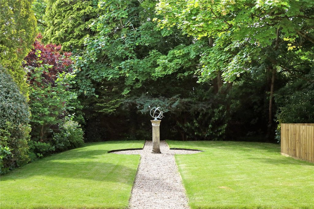Property photo 2 of 13 Communl Garden
