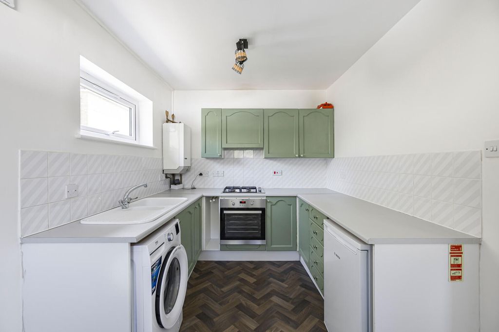 Property photo 3 of 11 Kitchen