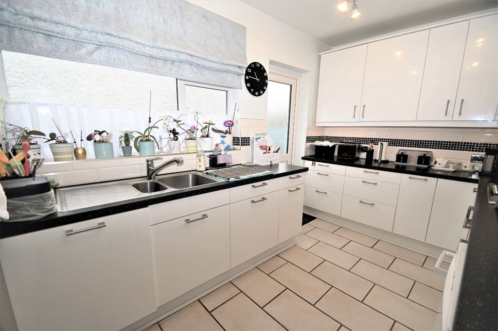 Property photo 3 of 13 Kitchen