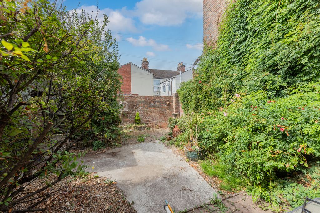 Property photo 3 of 12