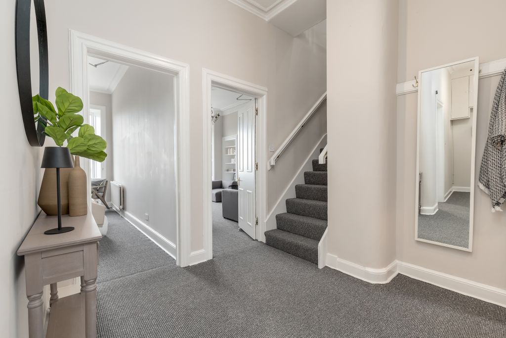 Property photo 3 of 20 Hall