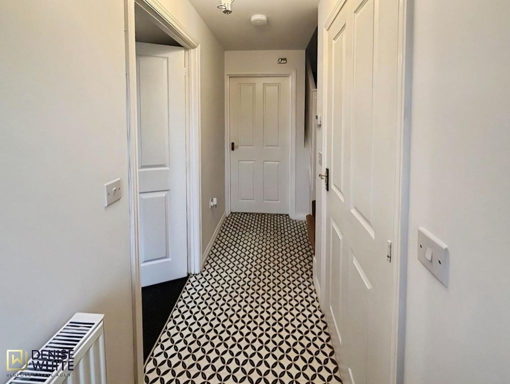 Property photo 2 of 19 Hallway