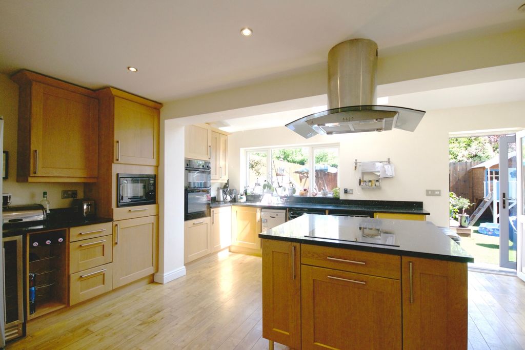 Property photo 3 of 9 Kitchen