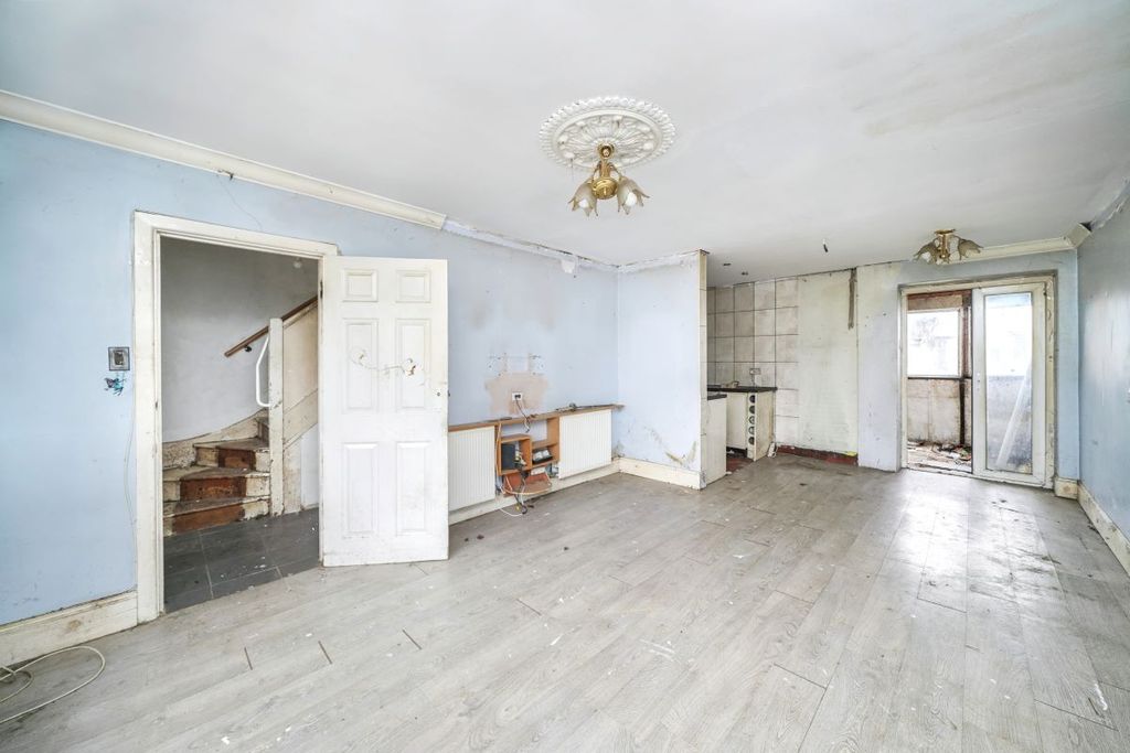 Property photo 2 of 21