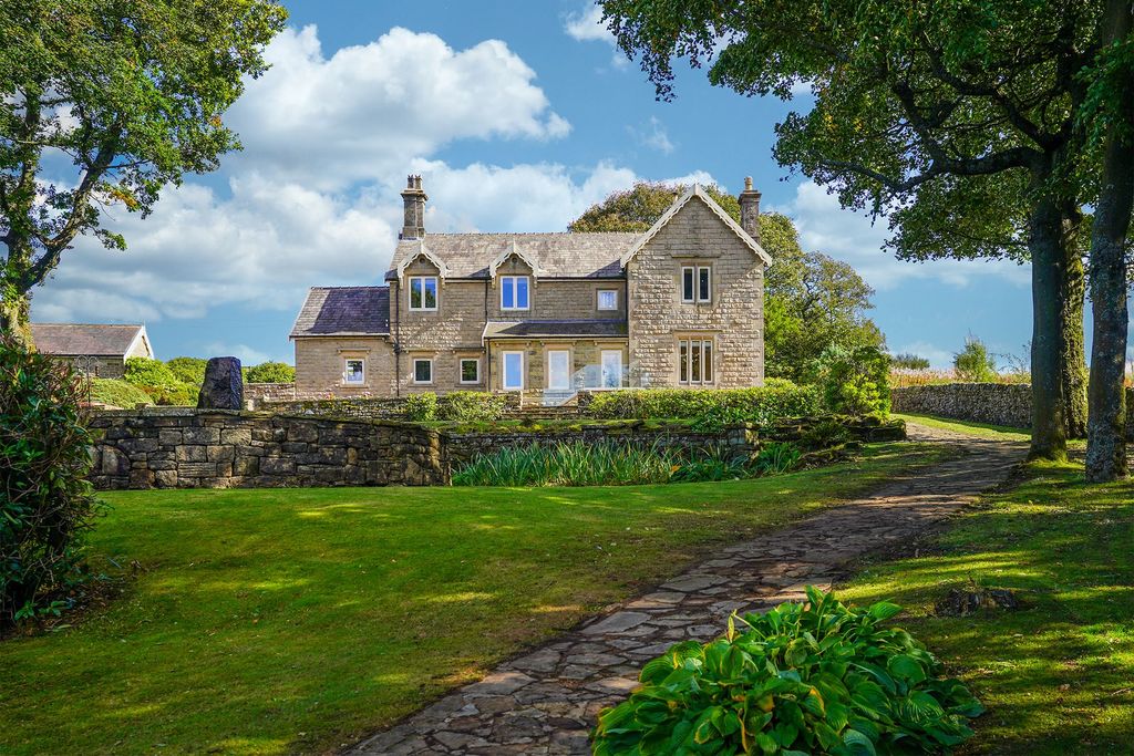 Property photo 1 of 29