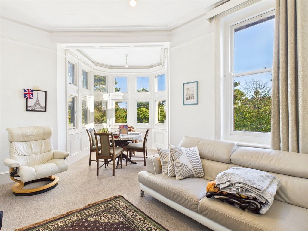 Property photo 1 of 15 Lounge