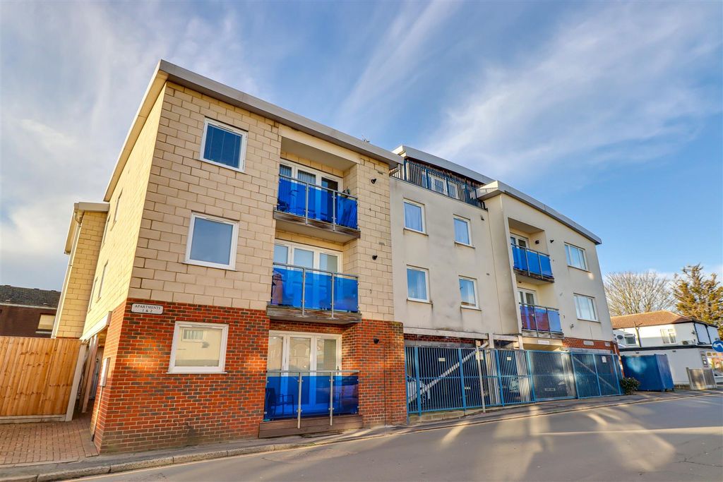 Property photo 2 of 20