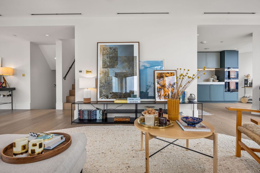 Property photo 2 of 35