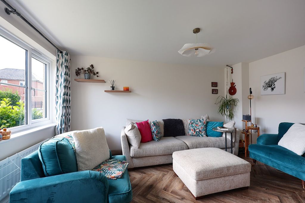 Property photo 3 of 13 4172102