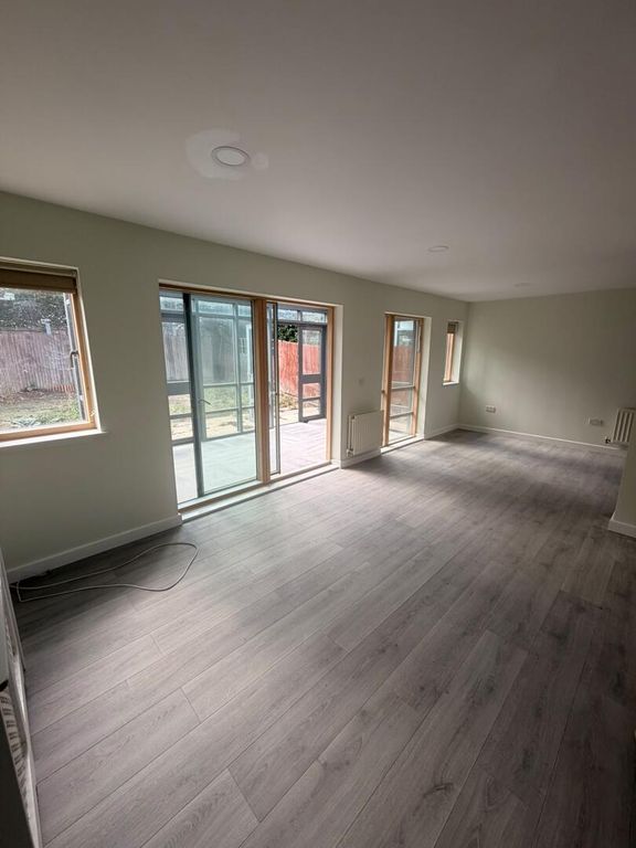 Property photo 1 of 7 Living Room