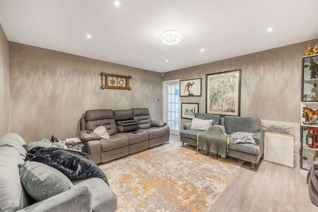 Additional image 4 of 5 bed detached house for saleLittle Potters, Bushey WD23