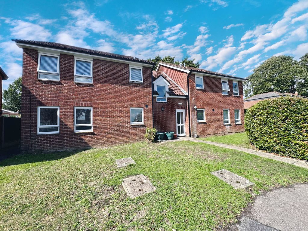 Property photo 1 of 7 External