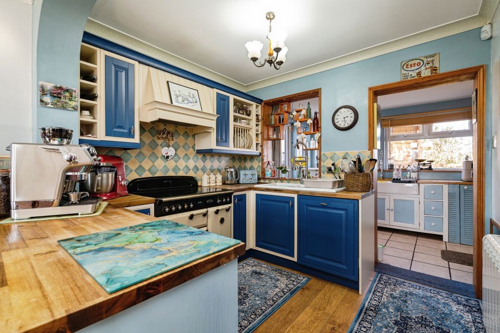 Property photo 2 of 25 Kitchen
