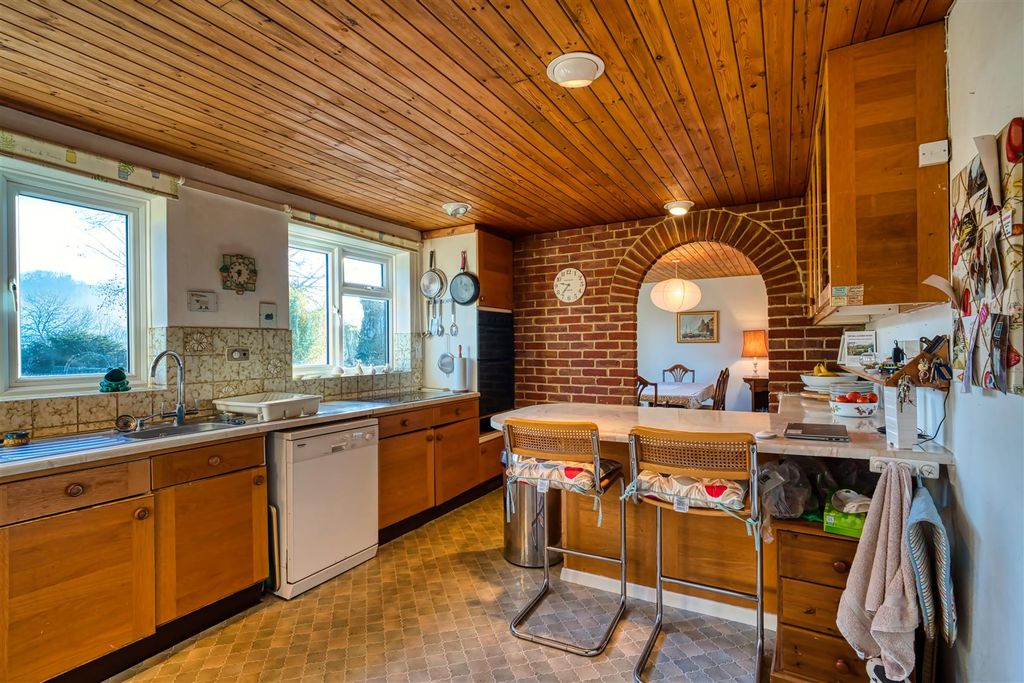 Property photo 2 of 10 Kitchen