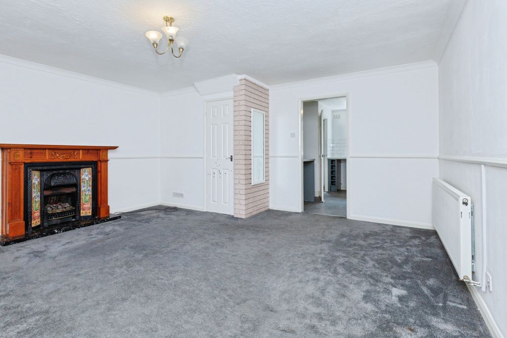 Property photo 2 of 8 Lr