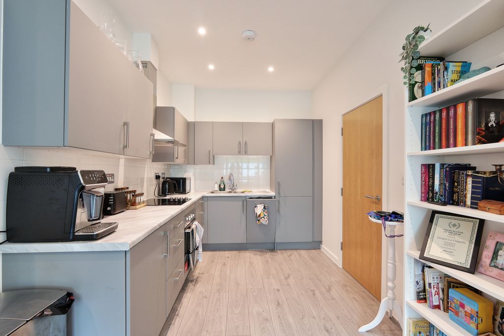 Property photo 3 of 11 7