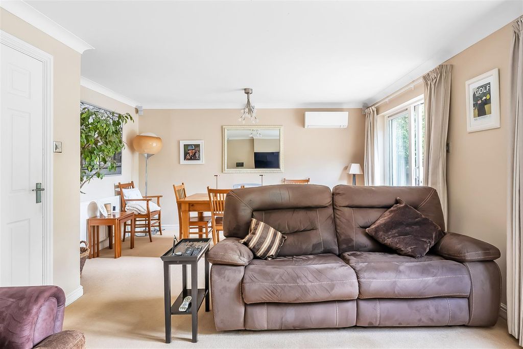 Property photo 3 of 24 Fircroft-13.Jpg