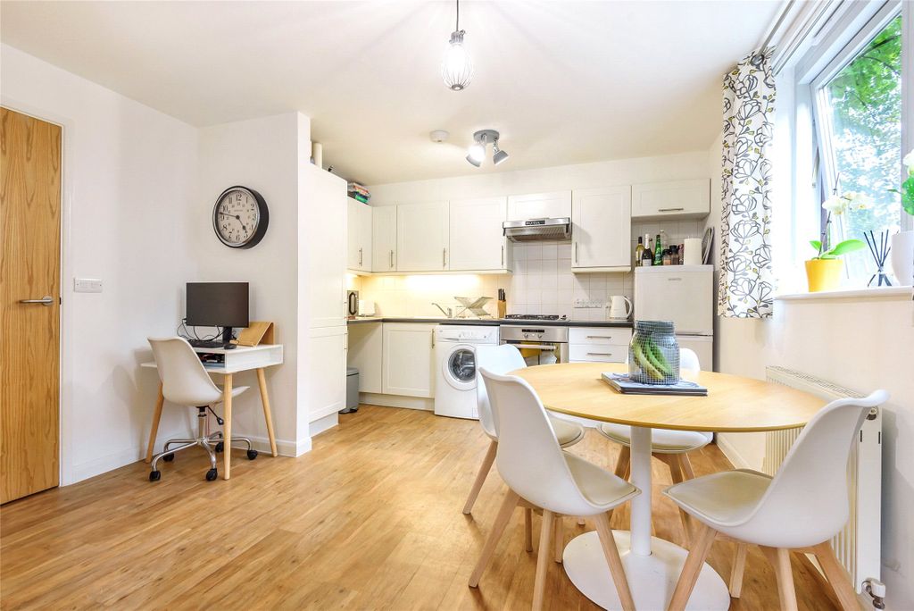 Property photo 3 of 8 Picture No. 10