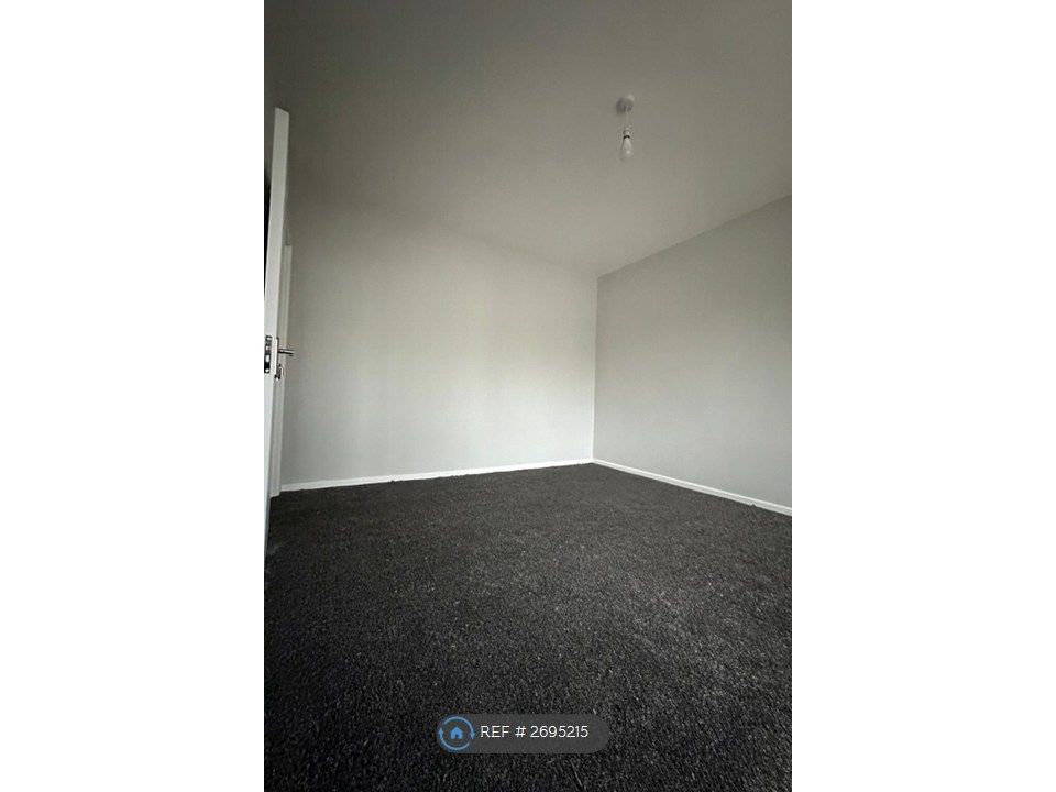 Property photo 3 of 11 Living Room