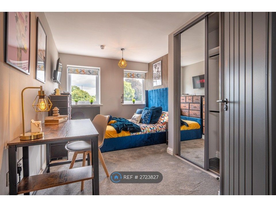 Property photo 1 of 13 Room 3