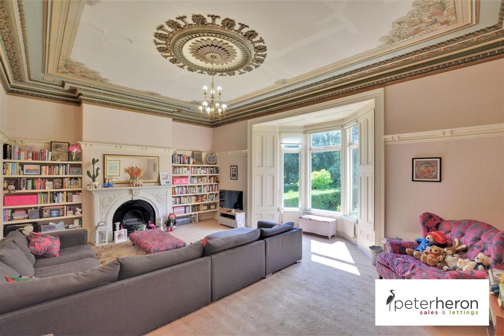 Property photo 2 of 10 Living Room