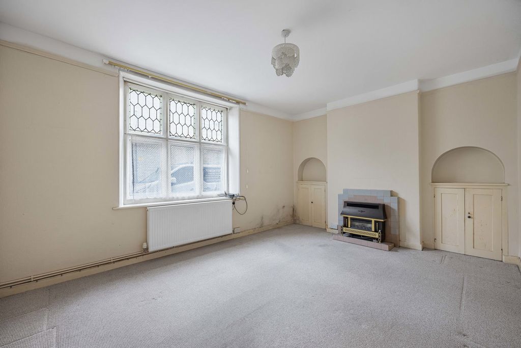 Property photo 3 of 14 Sitting Room