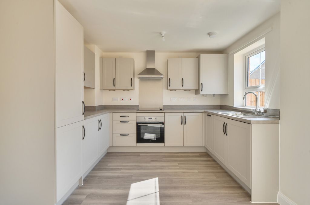 Property photo 2 of 14 Kitchen