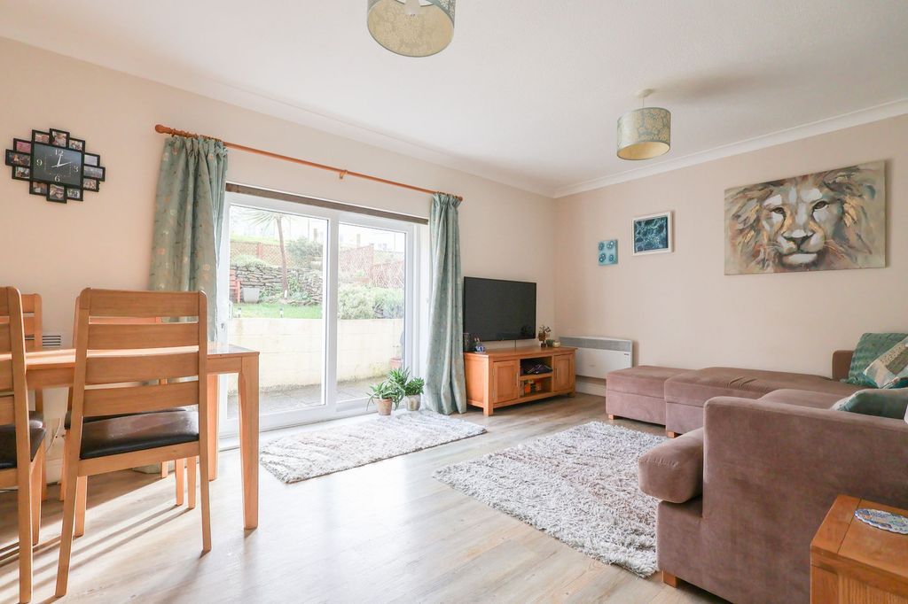 Property photo 3 of 21 Lounge/Diner