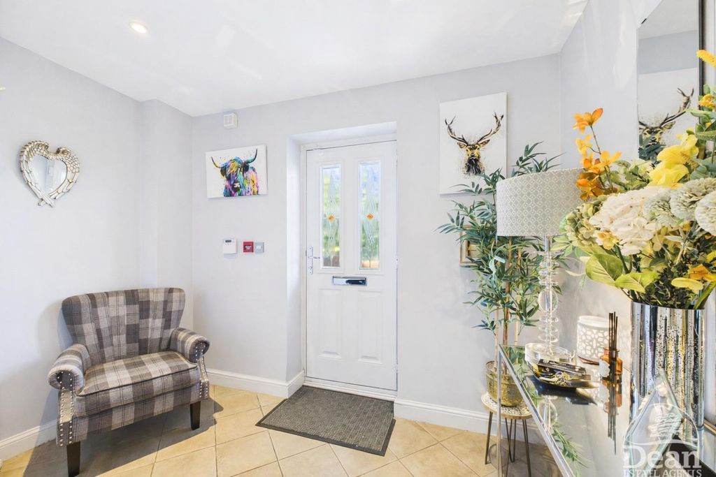 Property photo 2 of 25