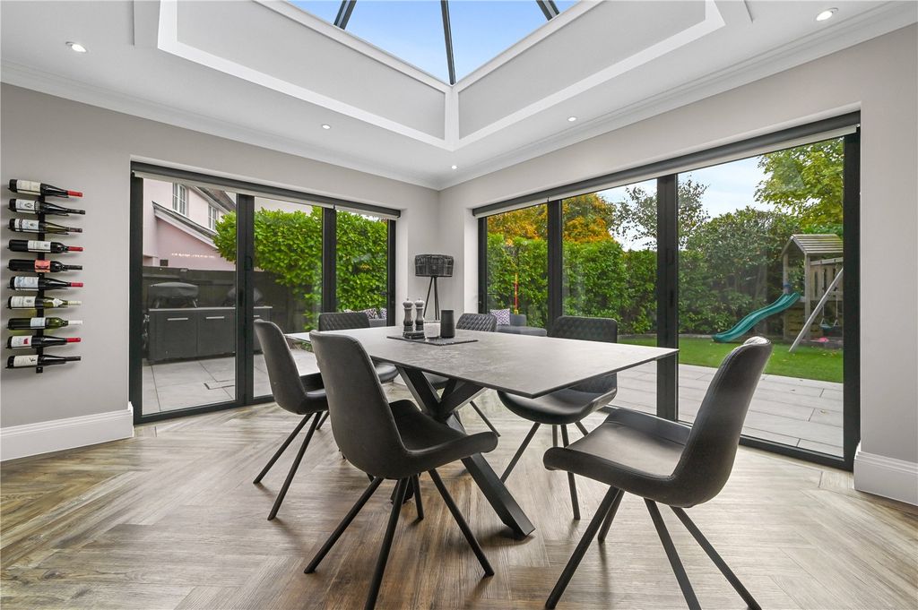 Property photo 3 of 14 Kitchen/Dining