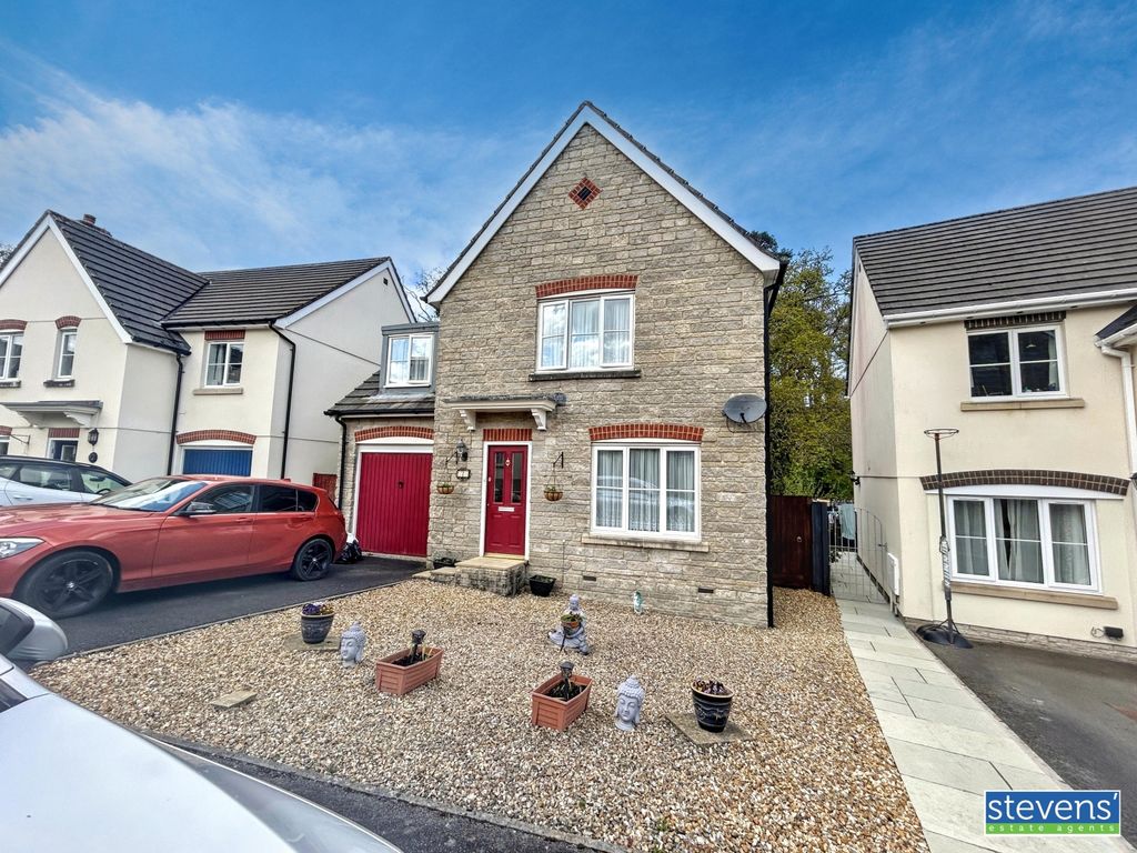 Property photo 1 of 31 Image00001 3
