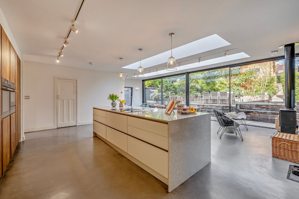 Property photo 3 of 26 Kitchen