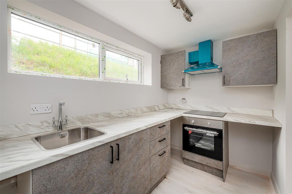 Property photo 3 of 9 Kitchen