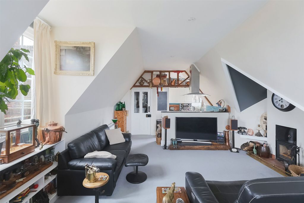 Property photo 2 of 16 Picture No. 24