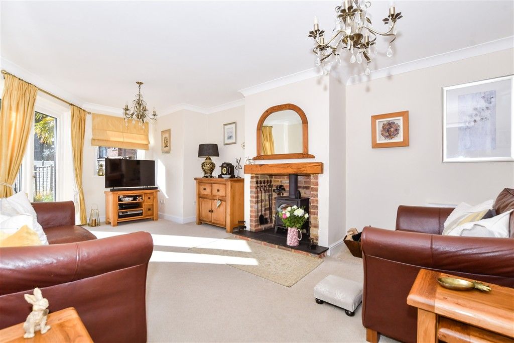 Property photo 1 of 11 Lounge