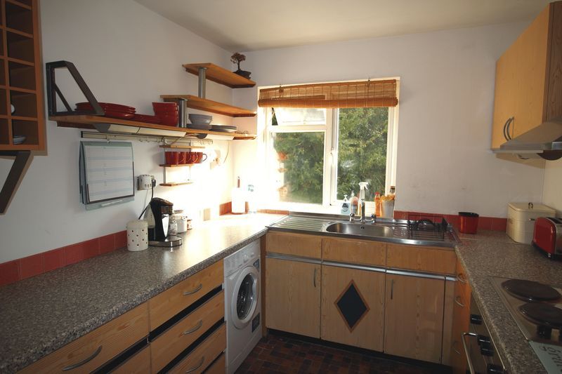 Property photo 3 of 8 Photo 11