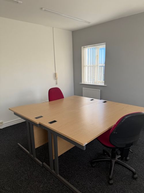 Property photo 2 of 4 2 Man Office