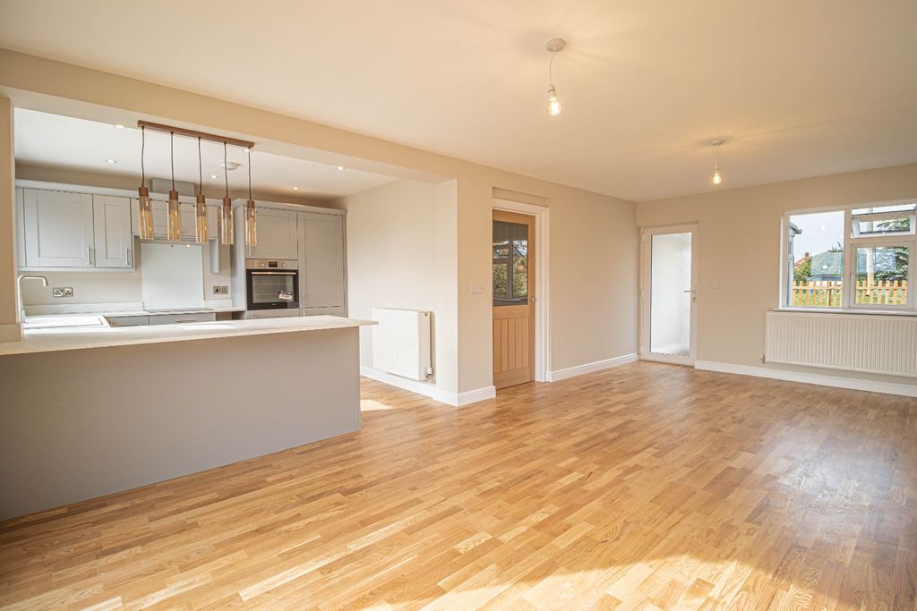 Property photo 2 of 17 5396704