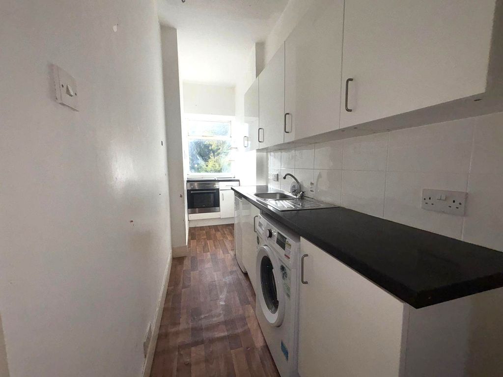 Property photo 3 of 12 4