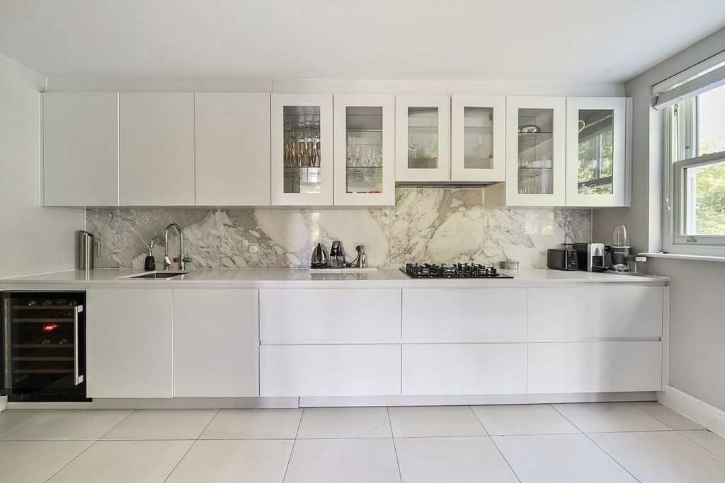 Property photo 2 of 12 1318494-13-68665F...