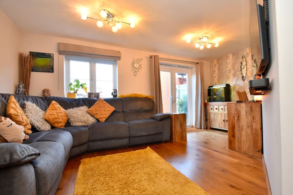 Property photo 3 of 17