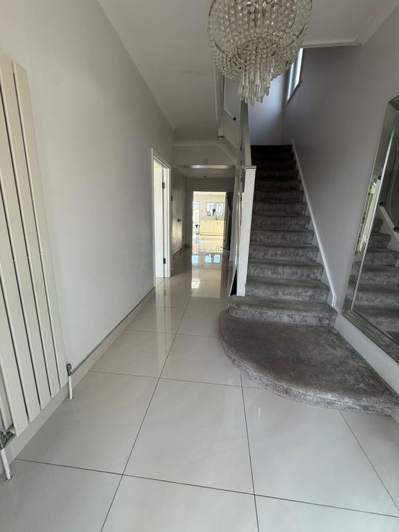 Property photo 3 of 25 Passage 1